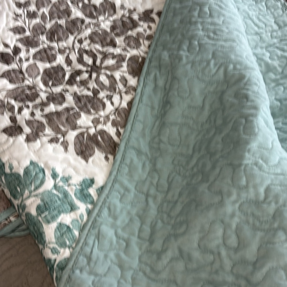 Floral Quilted Bedding Set - Teal and Gray - Picture 3 of 3